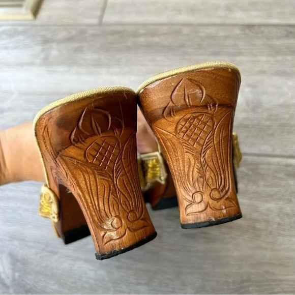 Vintage LM Gold Wooden Hand  Tooled Heel Slipper Sandals - Picture 7 of 14